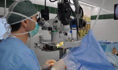 Operace šedého zákalu je rychlejší a bezpečnější