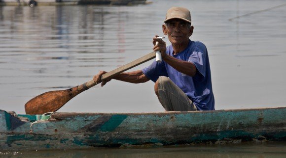 Hot_Cities_Jakarta_Man_in_Boat